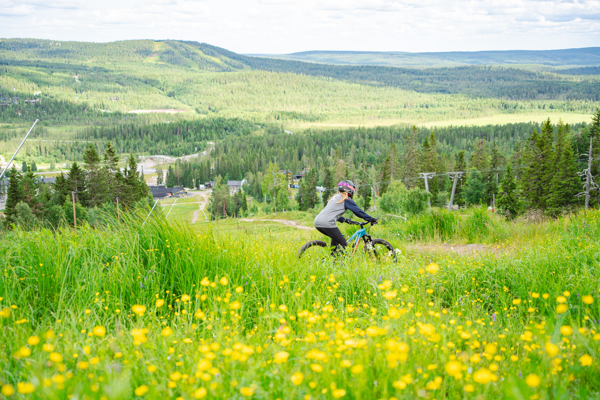 Opening hours of the Iso-Syöte Ski Centre, rental shop, slopes, and KIDE Hotel