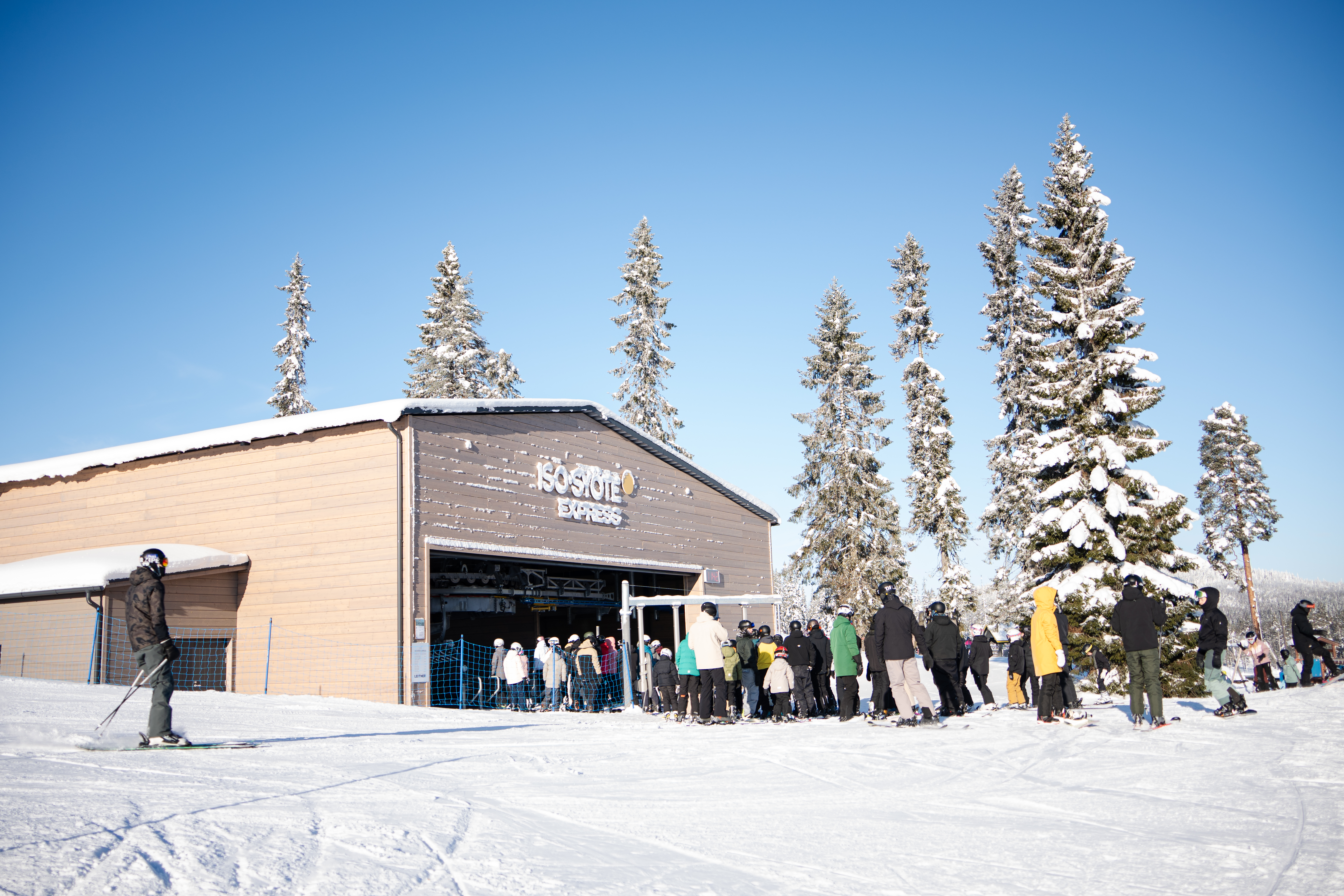 iso-Syötteen Express tuolihissin ala-asemalla kävi kuhina viikolla Etelän hiihtolomaviikolla 8.