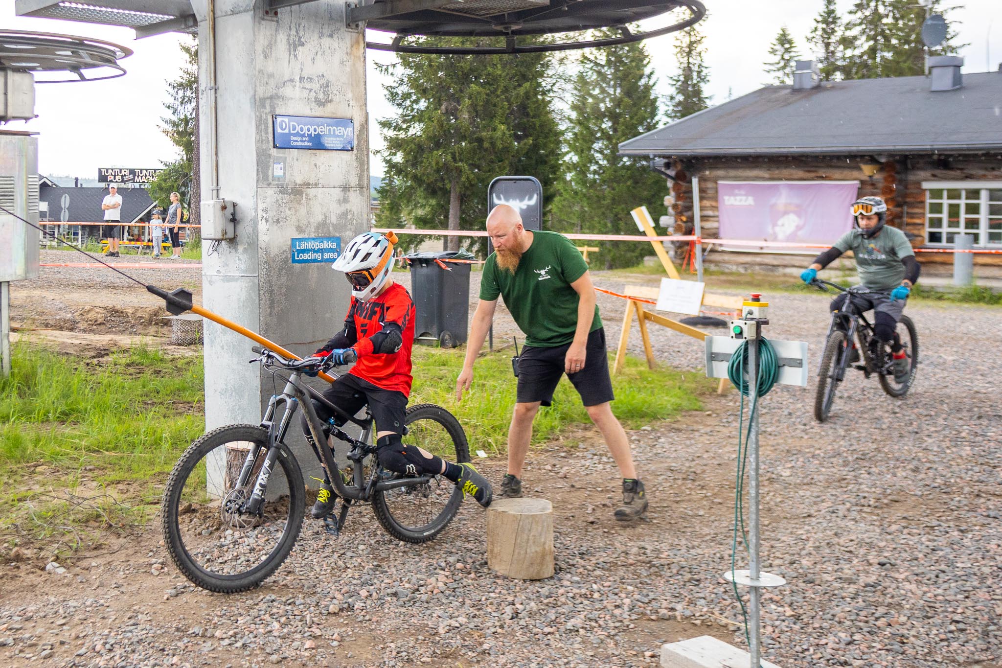 ISo-Syöte Bikeparkissa hissin käyttö pyörällä on helppoa