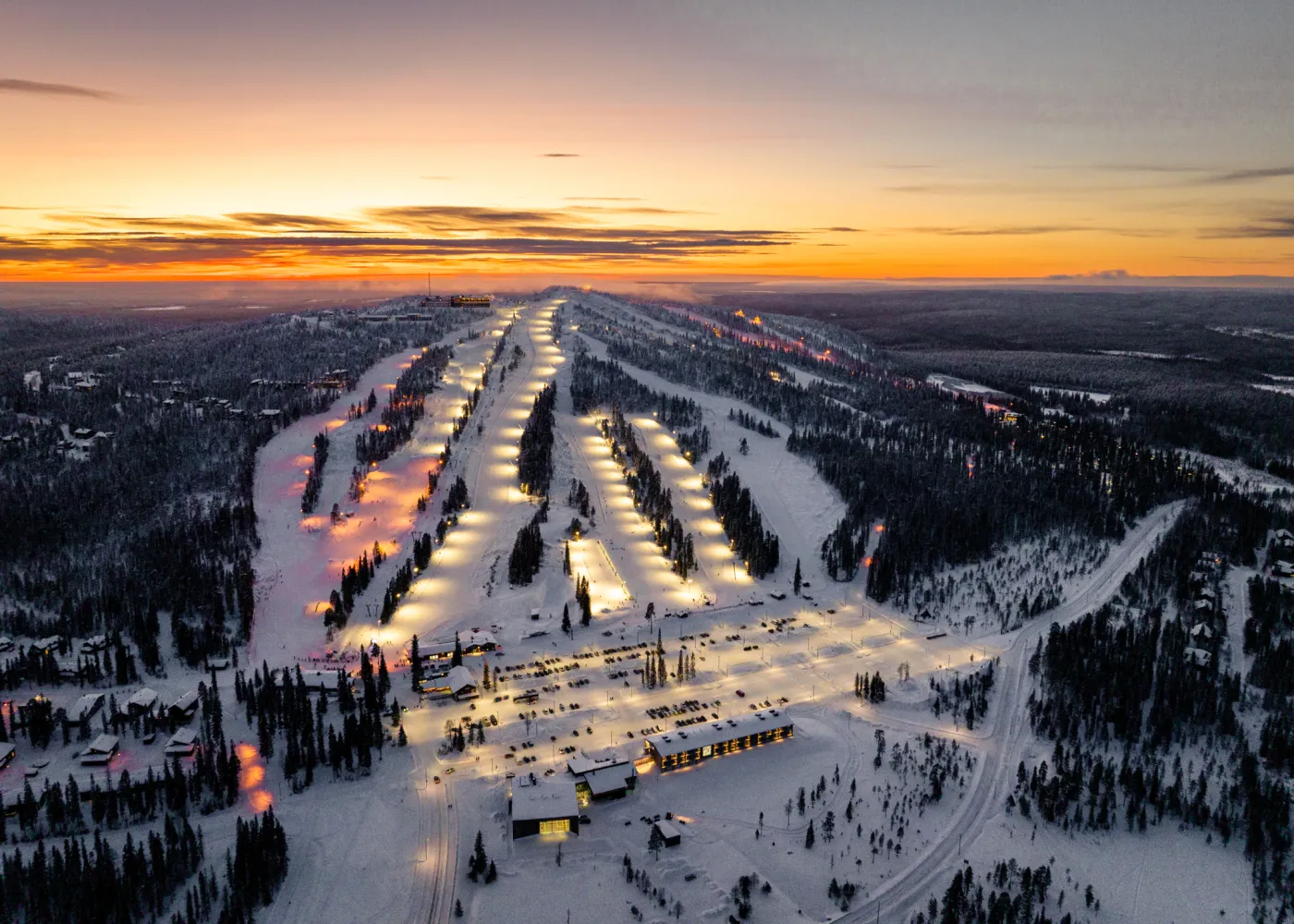 Koko Iso-Syötteen alue, drone kuva illalla