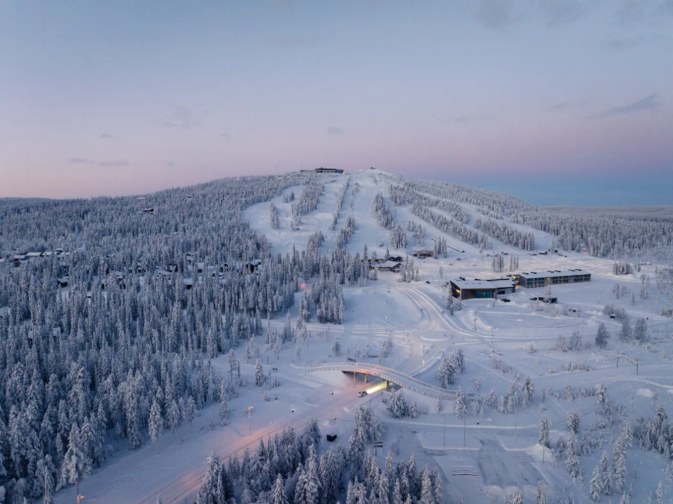 Iso-Syöte kaamoksen väreissä, talvimaisema