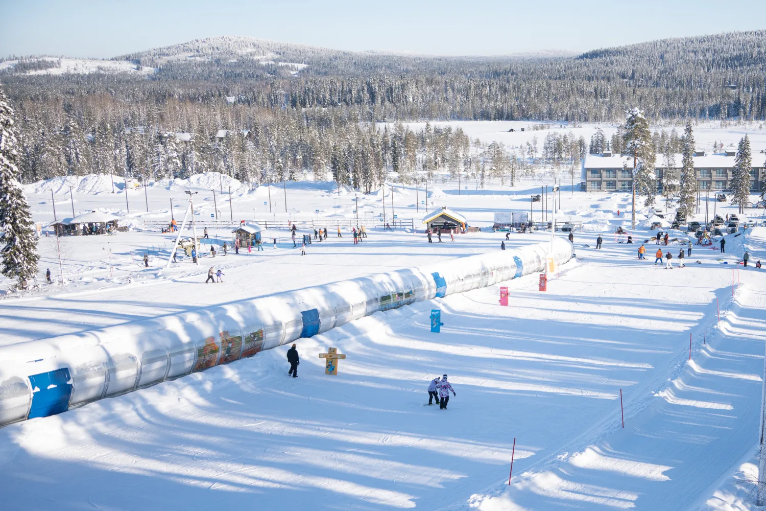 Iso-Syötteen helppo rinne ja pulkkamäki lumimaassa