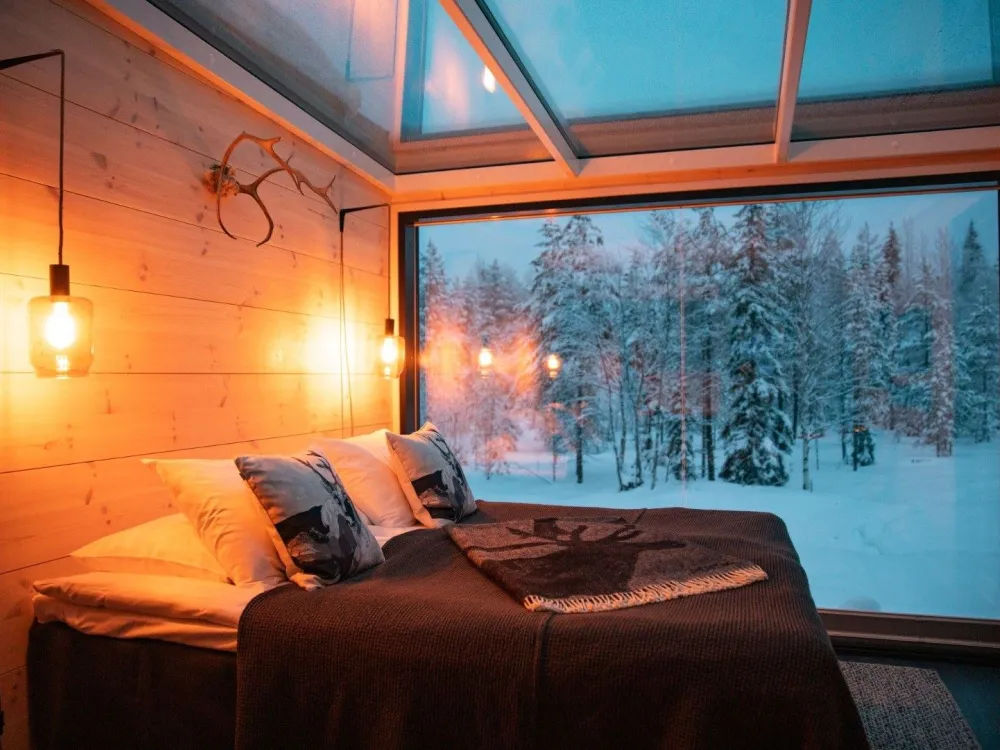 KUURU glass roof suite