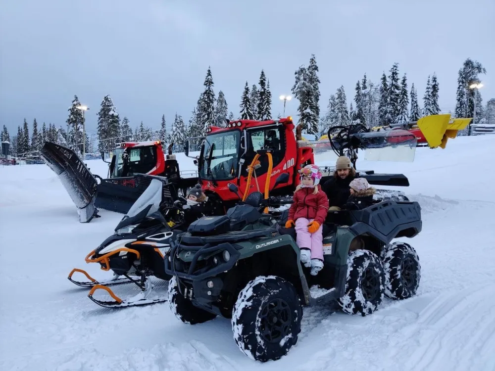 Iso-Syötteellä lapset pääsevät tutustumaan lumikoneiseen - mönkijät, tamppari ja moottorikelkat