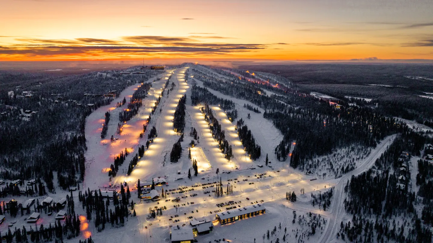 Koko Iso-Syötteen alue, drone kuva illalla