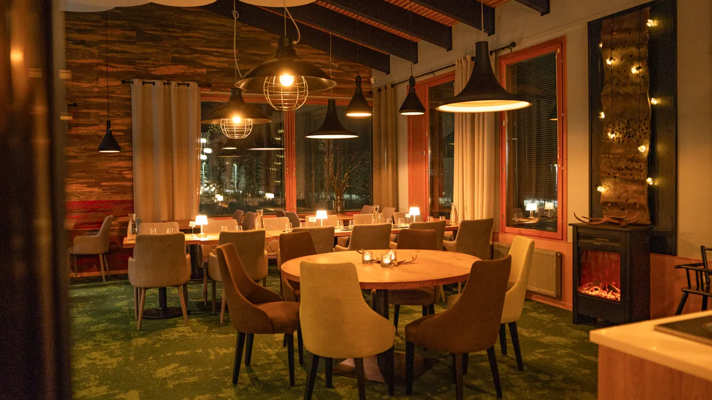 Ravintola Bistoria ilta-aikaan ilman asiakkaita